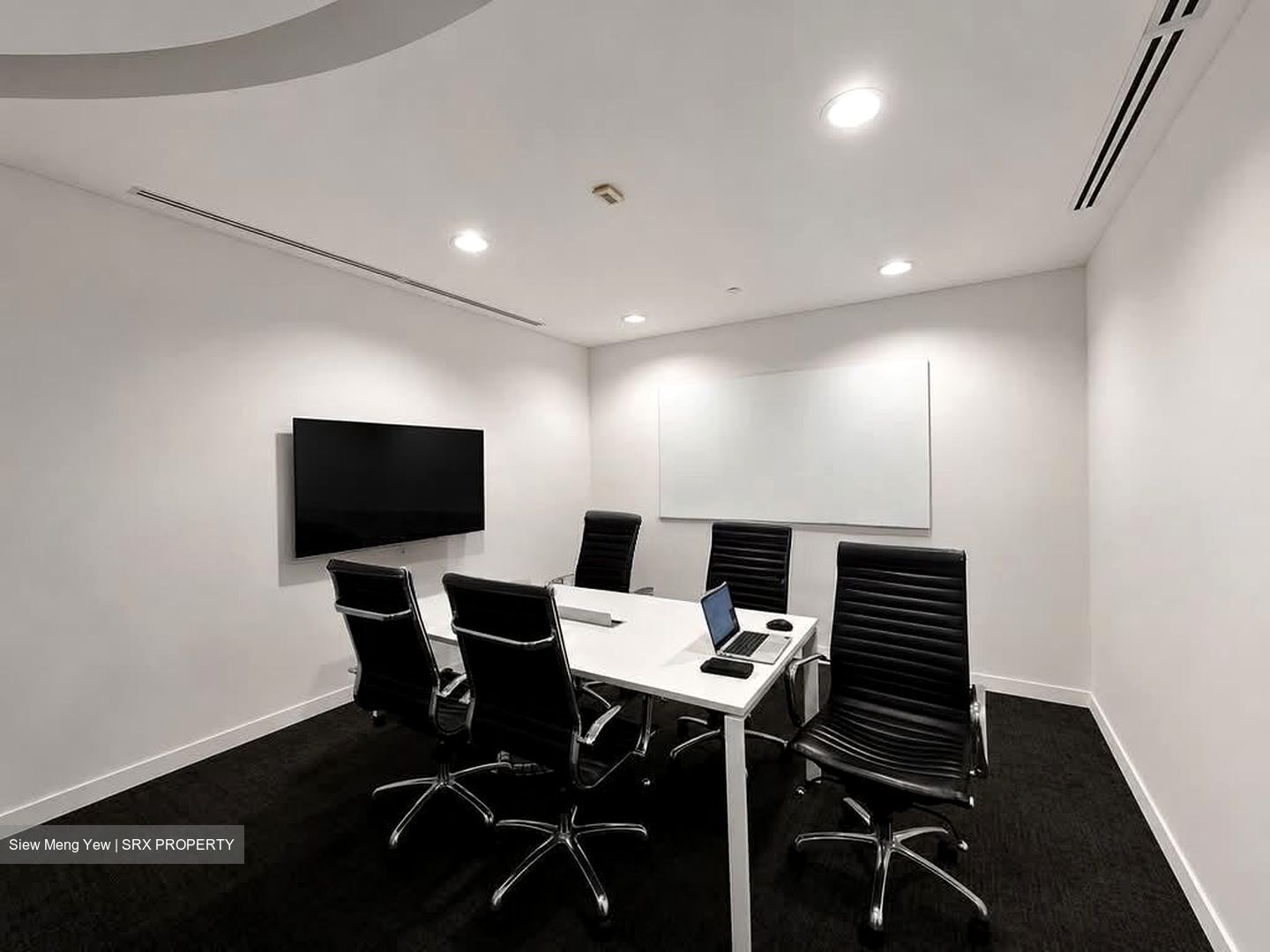 Gateway East (D7), Office #600645321